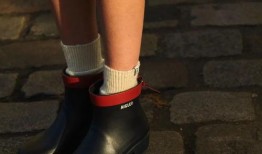 网友爆料雨靴视频播放,雨靴舞动，演绎别样风情