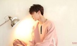 化妆师爆料徐明浩视频,化妆师亲述化妆师与偶像的互动瞬间