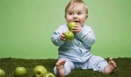 网红小宝宝吃瓜,网红宝宝吃瓜萌态十足