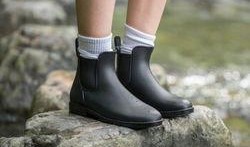 网友爆料雨靴视频播放,雨靴舞动，演绎别样风情